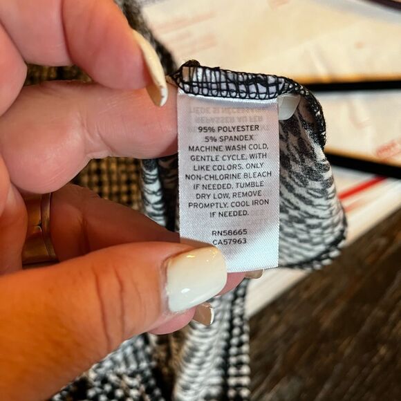 14th & Union Black Print Sleeveless Shoulder Cut Out Tunic sz 3X NWT - Picture 2 of 5